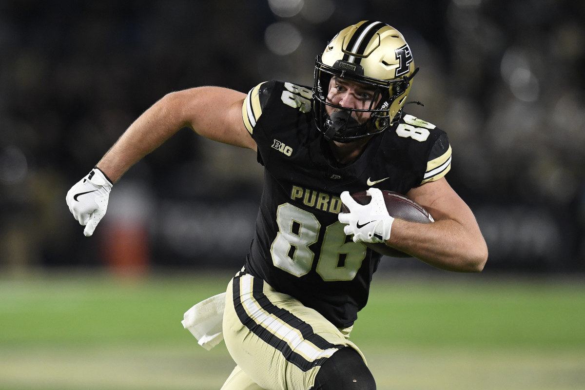 No. 1 Transfer Tight End Max Klare Announces Big Commitment - The Spun