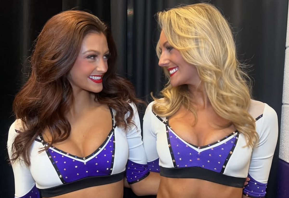 Ravens Cheerleader Has Everyone's Attention Before Kickoff Sunday - The Spun