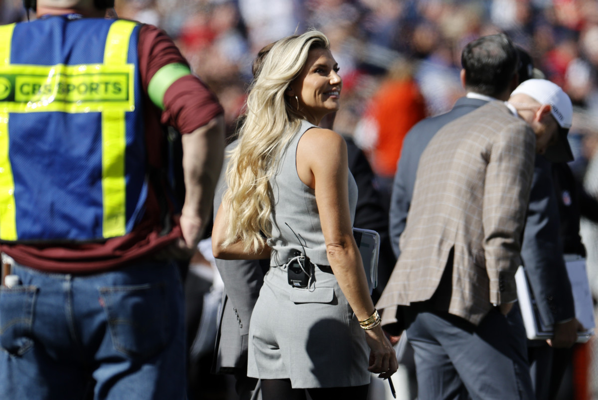 CBS Sideline Reporter Turns Heads With Red NFC Championship Game Outfit