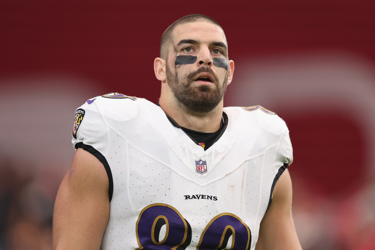 BREAKING: Apple billionaire Tim Cook reportedly offered Baltimore Ravens star Mark Andrews a new $245 million contract, on the condition that the player publicly participate in an ad campaign to promote Apple's new iPhone line and features. In response, the Ravens' Mark Andrews sent a single sentence about the offer... leaving the entire sports world in stunned silence.D