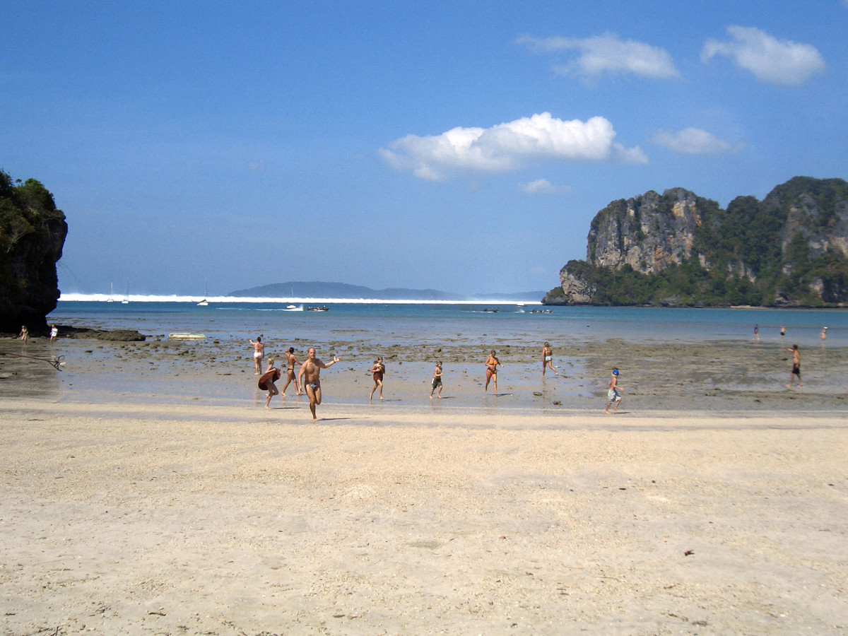 Tsunami tracker thailand