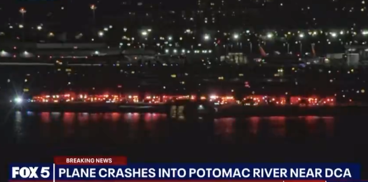 Video Plane Crashes Into Potomac River In Washington, D.C. The Spun