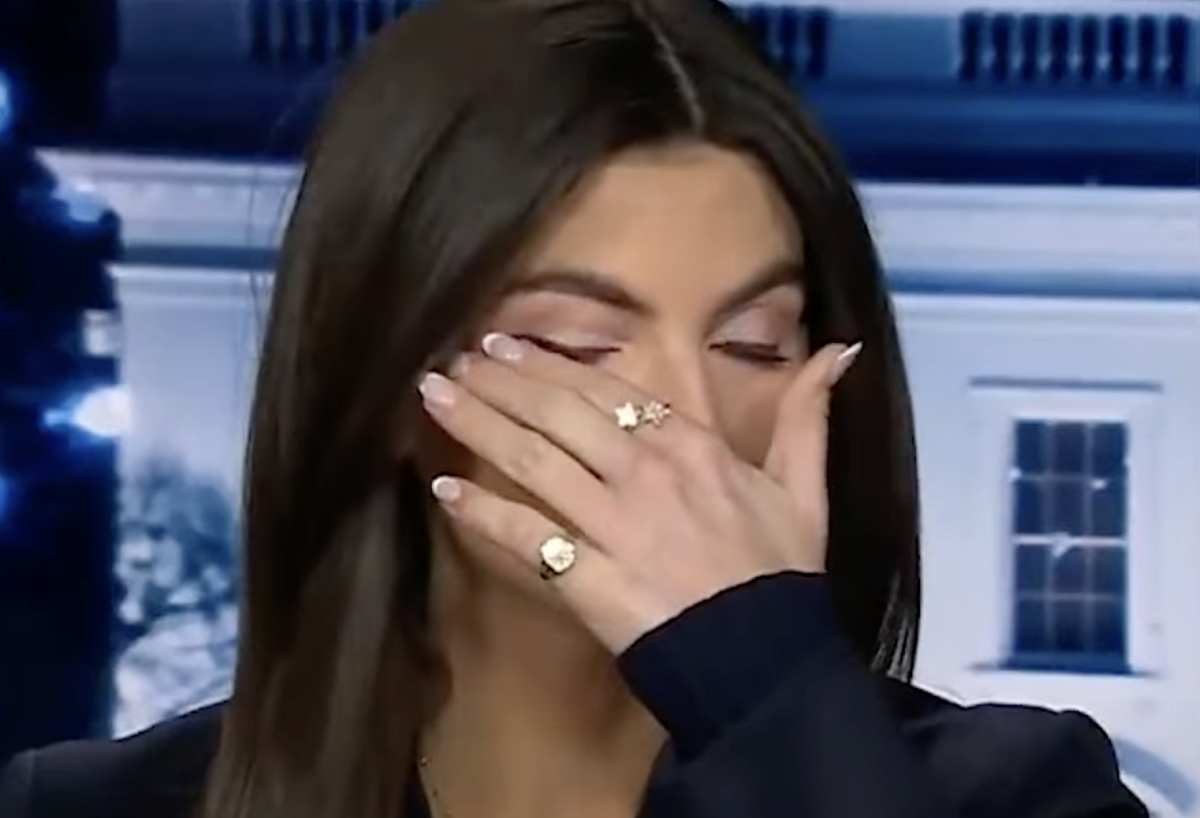 CNN Anchor Starts Crying During Middle Of D.C. Plane Crash Interview - The  Spun