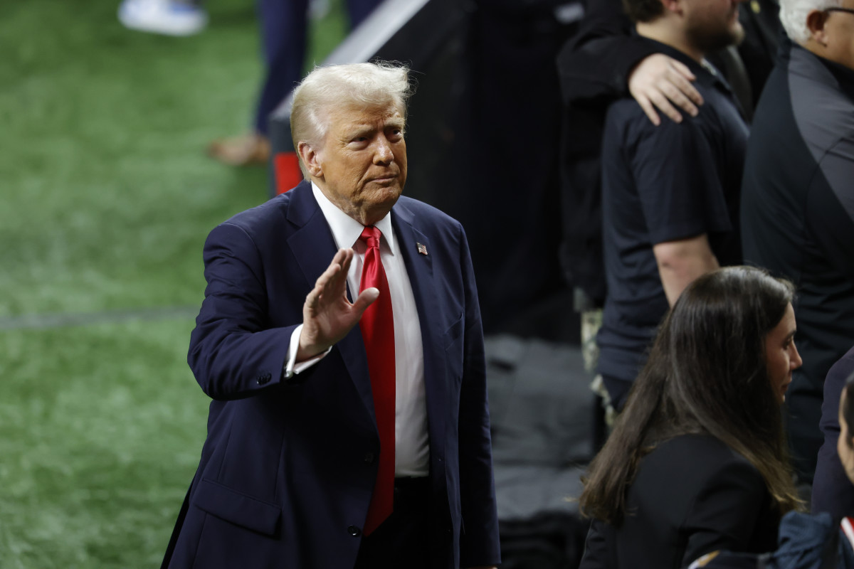 President Trump Is Getting Blamed For Chiefs' Super Bowl Performance - The Spun