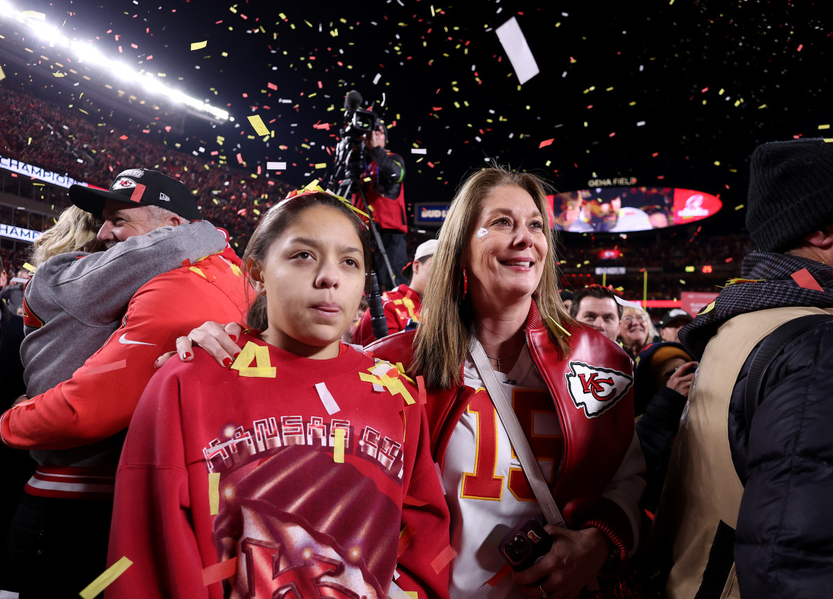 Patrick Mahomes' Mom, Randi, Is Hinting At 'Big' News - The Spun