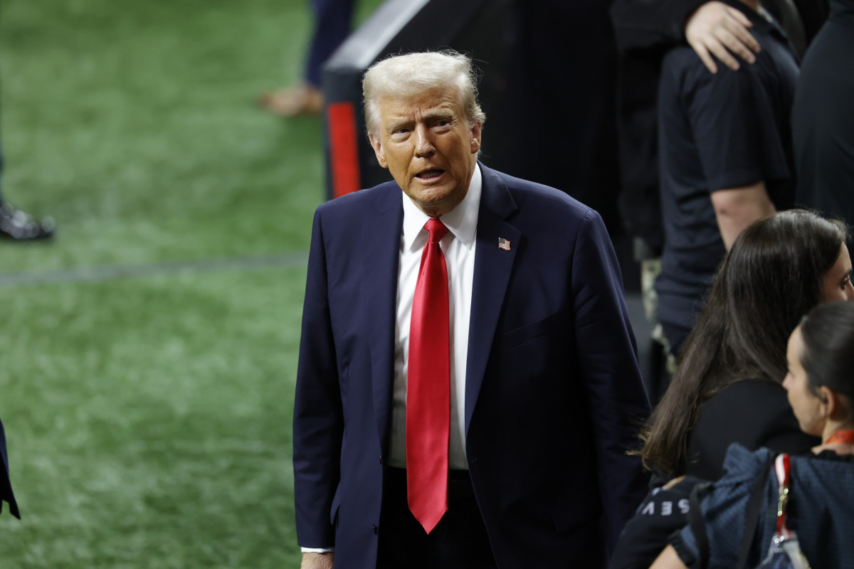 President Trump Accused Of 'Ruining' Celebrity's $3,000 Shoes At Super Bowl - The Spun