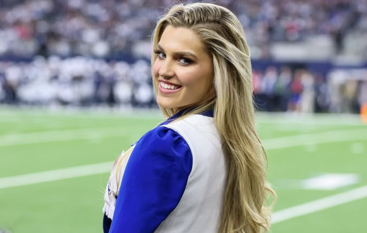 'Gorgeous' Cowboys Cheerleader Turns Heads With Offseason Photo - The Spun