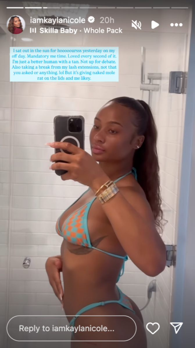Kayla Nicole posts a swimsuit selfie.