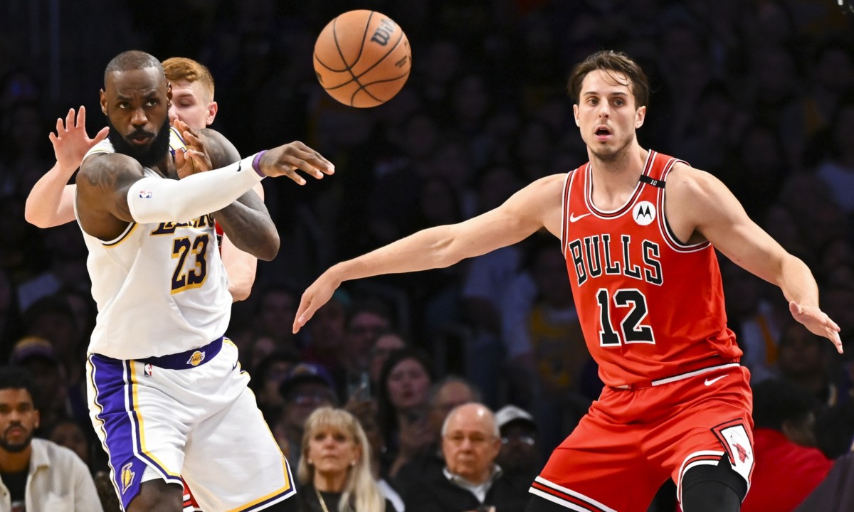 Los Angeles Laker LeBron James (23) passes against the Chicago Bulls.