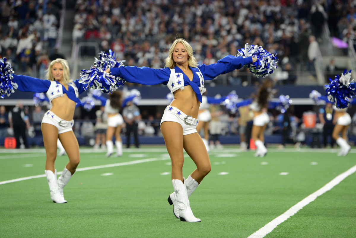 Dallas Cowboys Cheerleader Goes Viral In Cowgirl Photo - The Spun