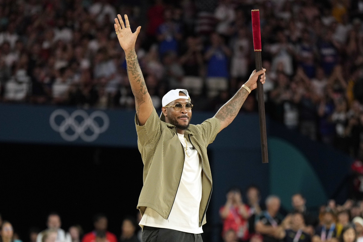 Carmelo Anthony performs before the quarterfinal clash between the United States and Brazil at the Paris Olympics.