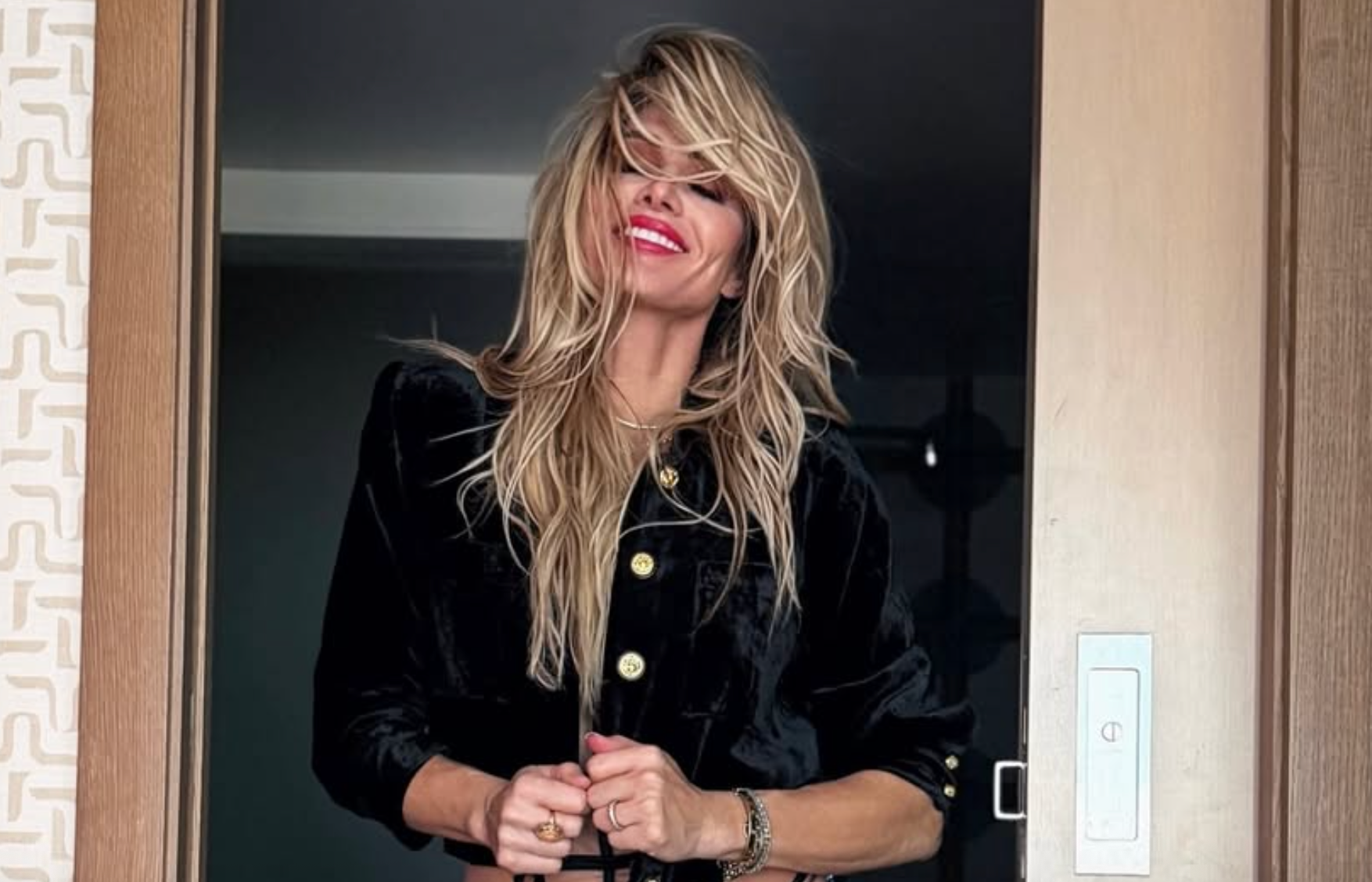 WWE Star Sends Fans Into Frenzy With No-Pants Photo - The Spun
