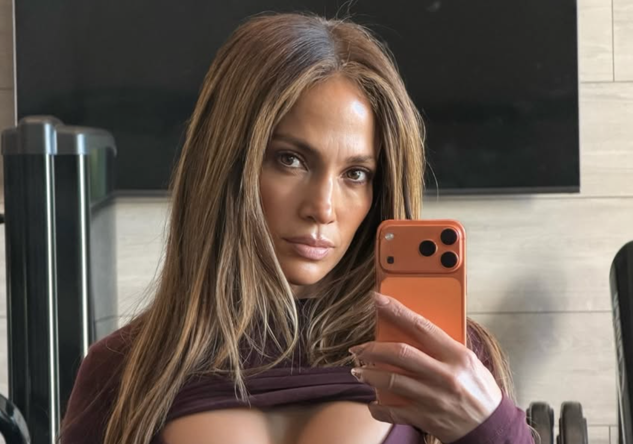 Jennifer Lopez Has Fans Losing It Over 'Inspiring' Gym Photo At 56
