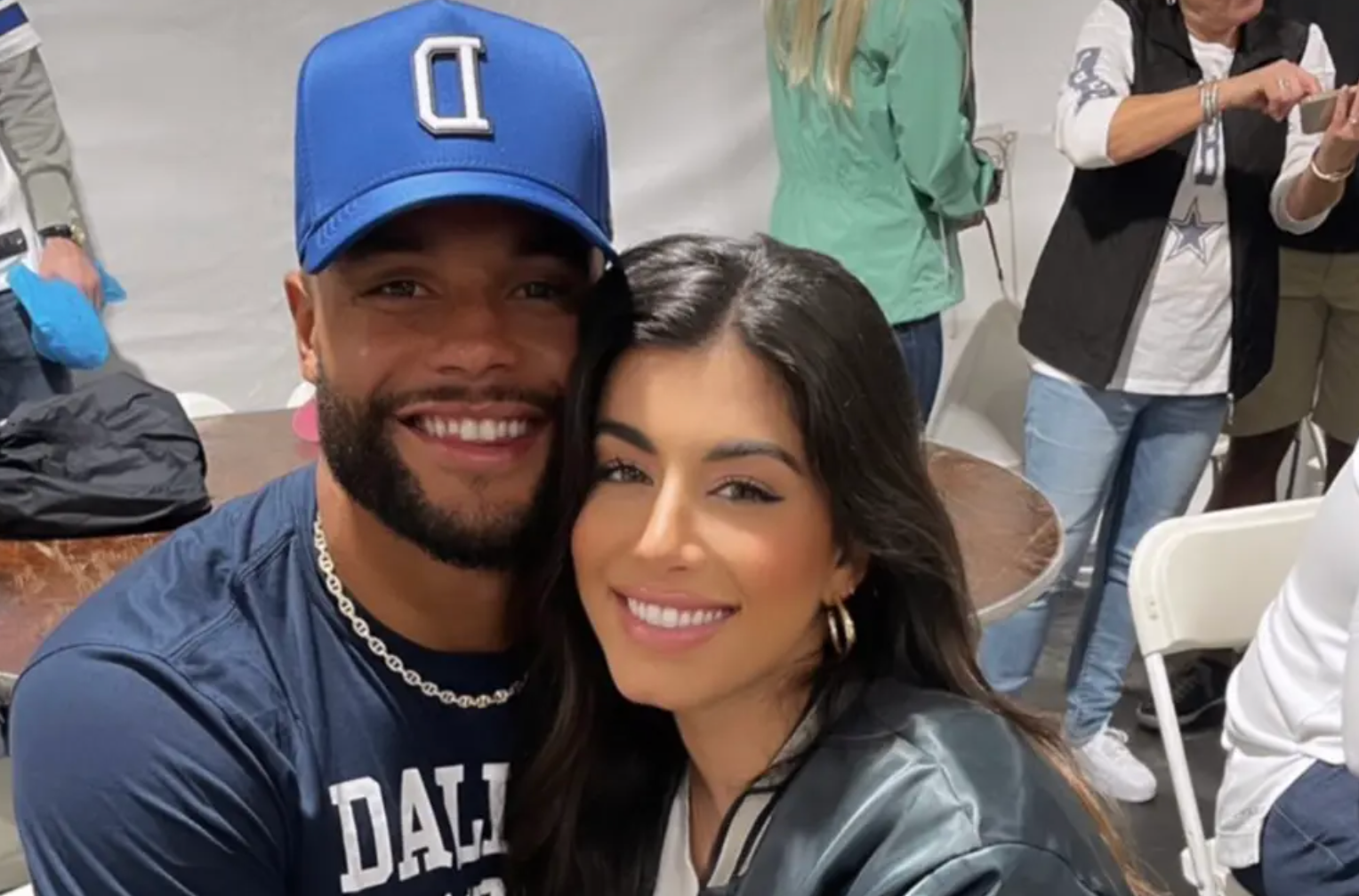 Dak Prescott's Fiancée Causes Stir With Jaw-Dropping Beach Photo - The Spun