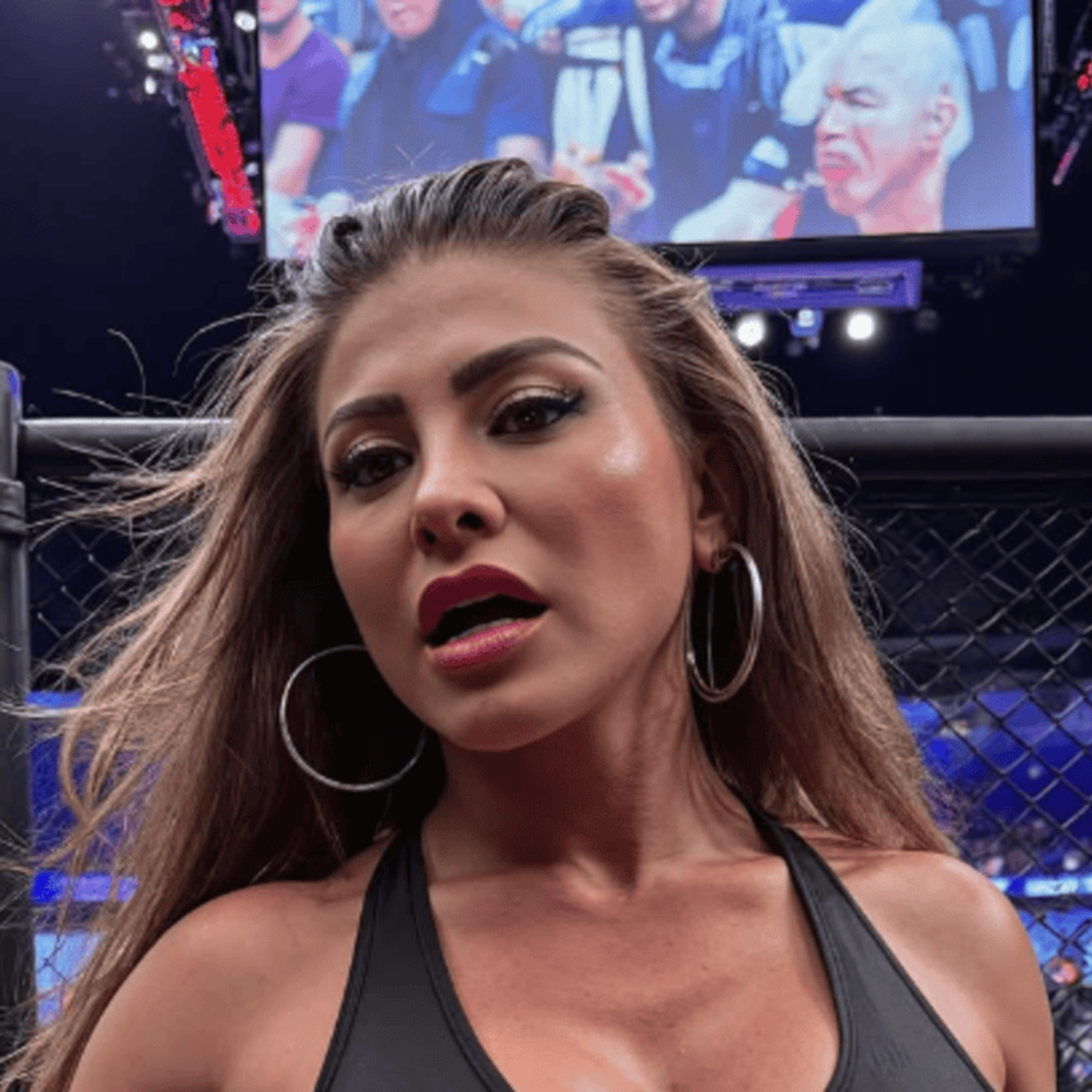 'Stunning' UFC Ring Girl Turns Heads With Topless Photo - The Spun