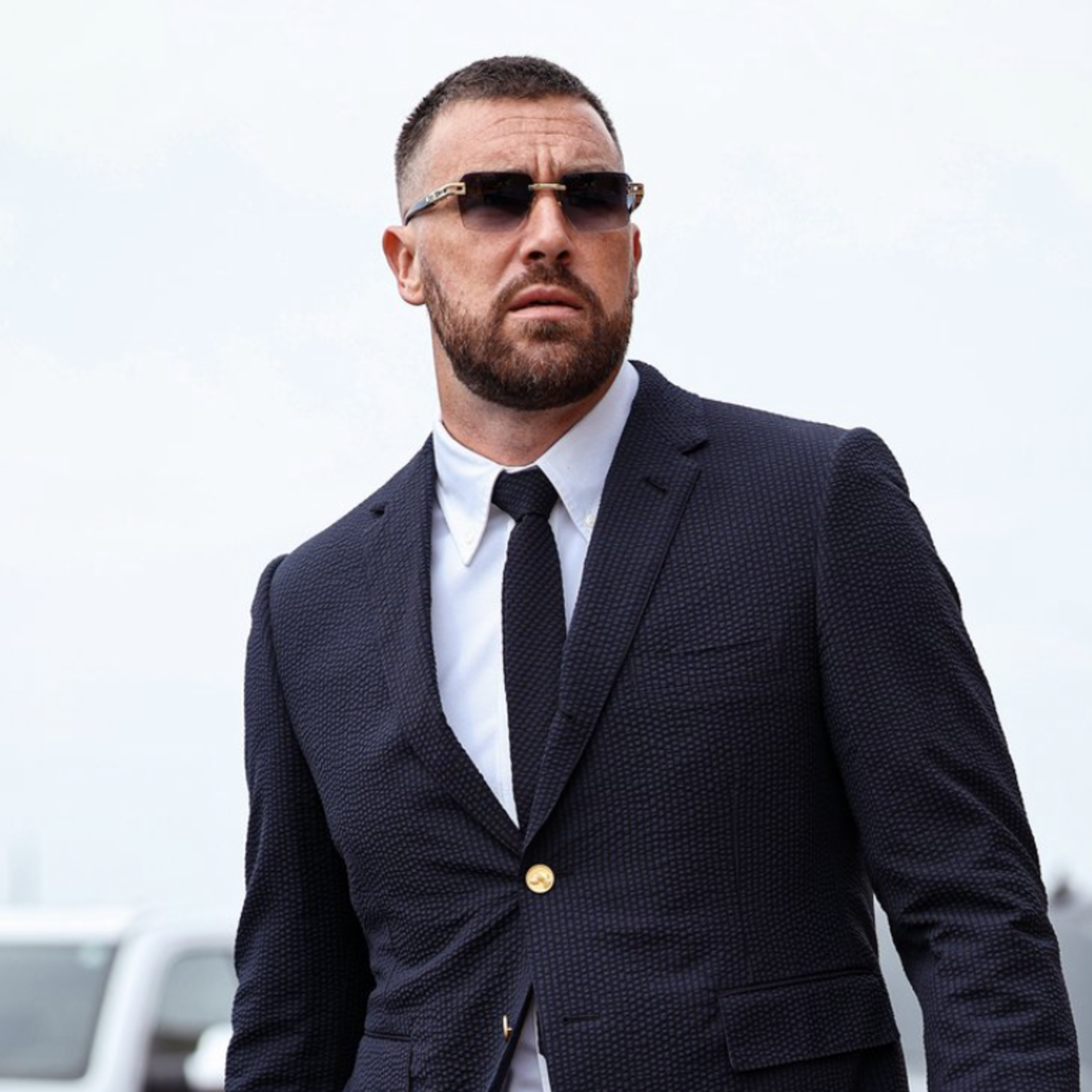 Travis Kelce Grabs Attention With Outfit Before Chiefs vs. Eagles