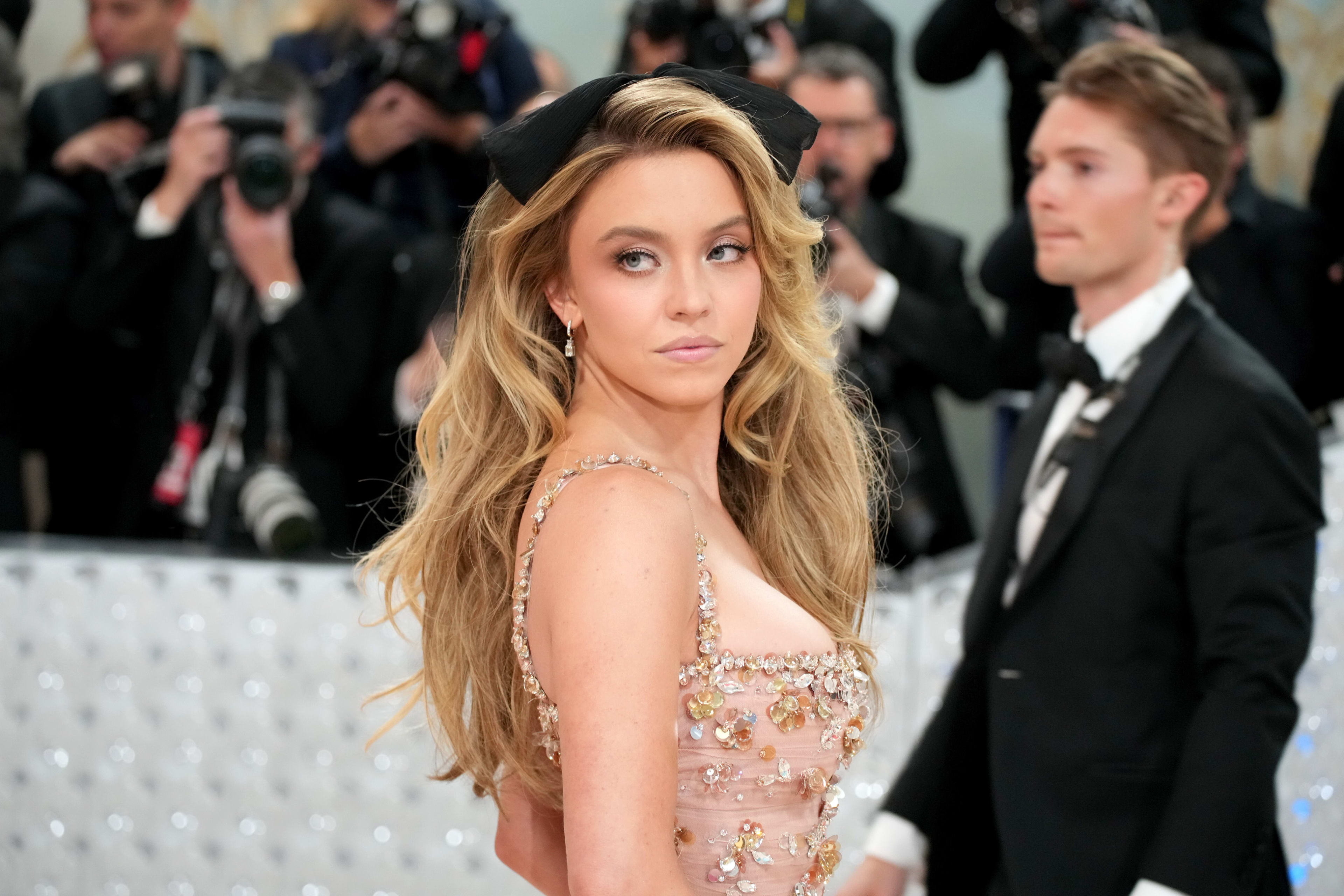 Sydney Sweeney Has Fans Drooling In New BraLess Photoshoot The Spun