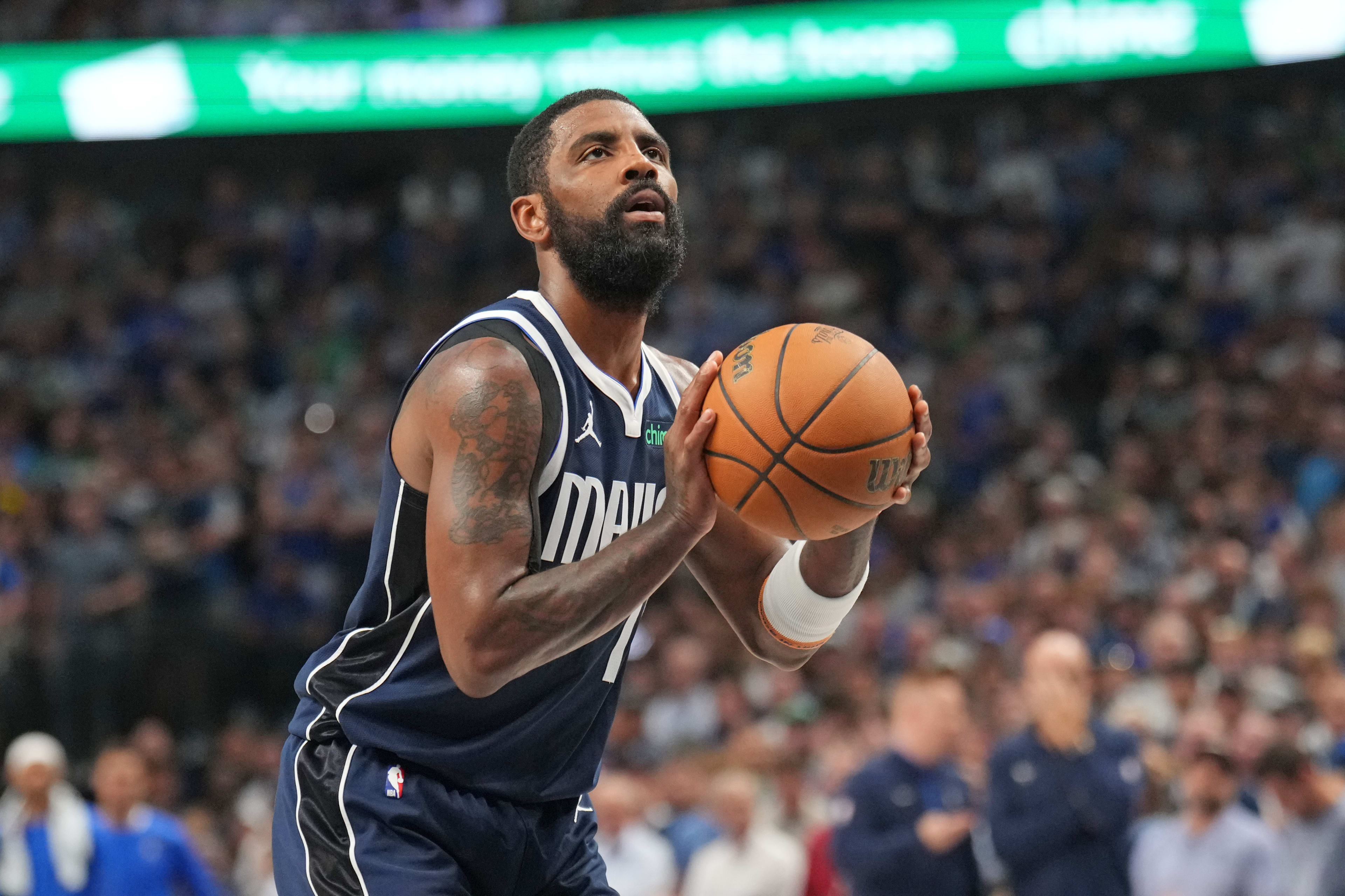 Kyrie 黒武士カラUS9/26. 5CM【NBA選手着用モデル 即購入歓迎」 YOUTH Kyrie Irving #11 Mavericks Stitched Black City Edition