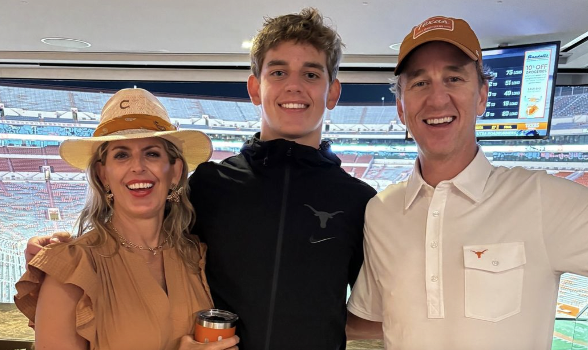 Everyone Made Same Joke About Arch Manning's Mom On Saturday - The Spun