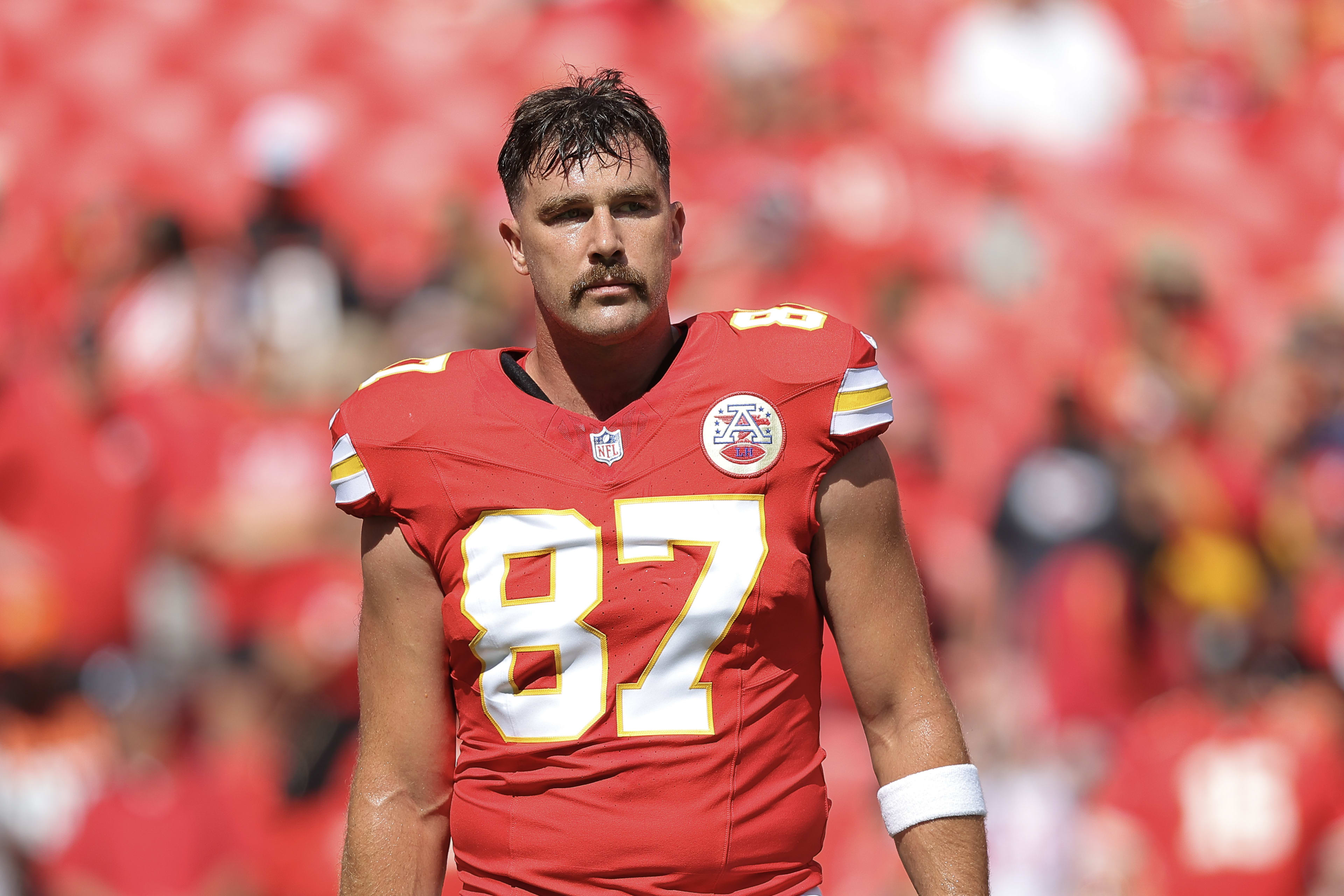 Controversy rages on: NFL referee under fire after shocking call involving Travis Kelce in thrilling game between Kansas City Chiefs and Detroit Lions – Outraged fans demand replay of controversial call.