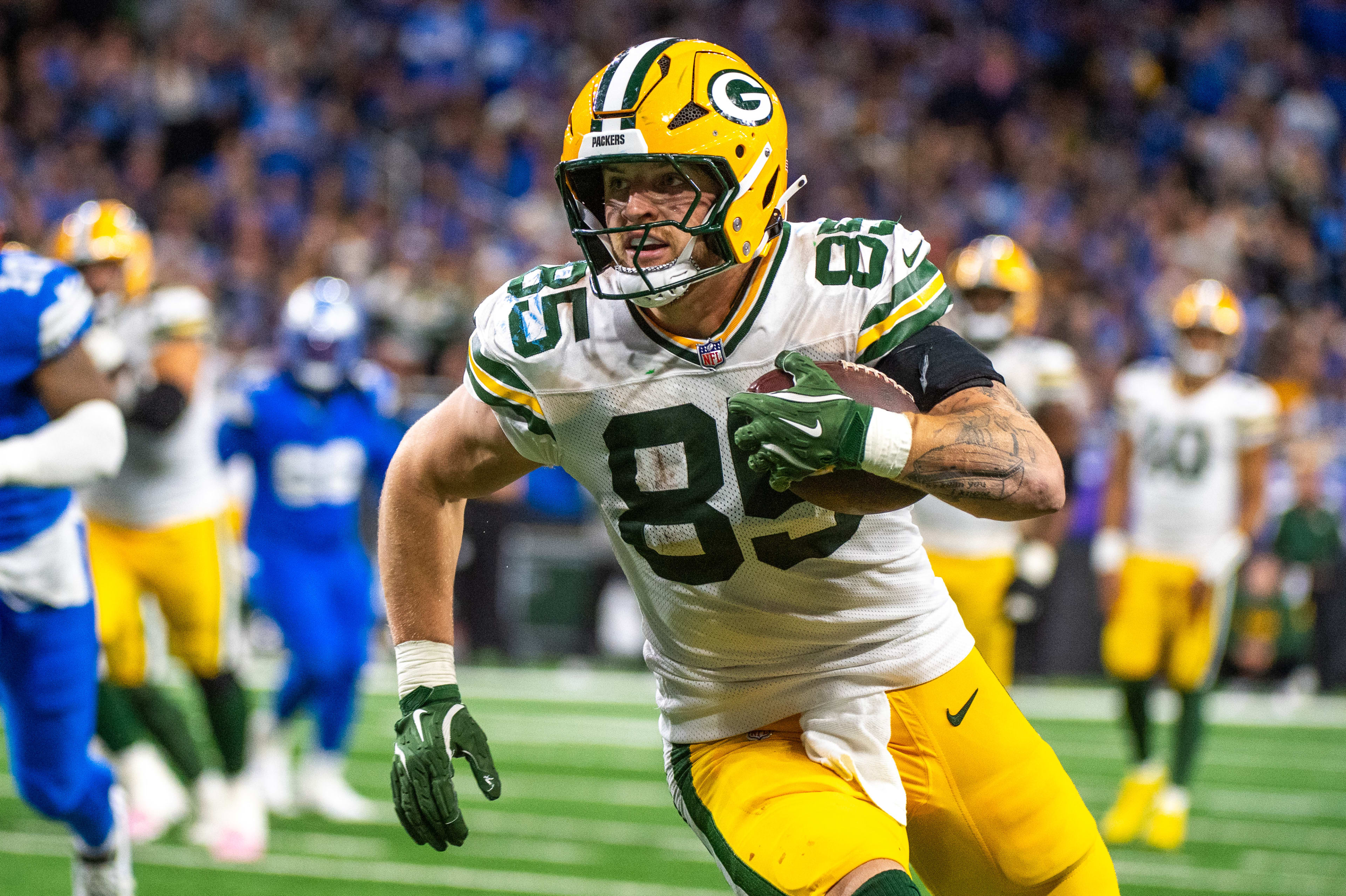 DETROIT, MICHIGAN - DECEMBER 05: Tucker Kraft #85 of the Green Bay Packers runs with the ball for yardage during the fourth quarter of a NFL game against the Detroit Lions at Ford Field on December 05, 2024 in Detroit, Michigan. The Detroit Lions won the game 34-31. (Photo by Aaron J. Thornton/Getty Images)