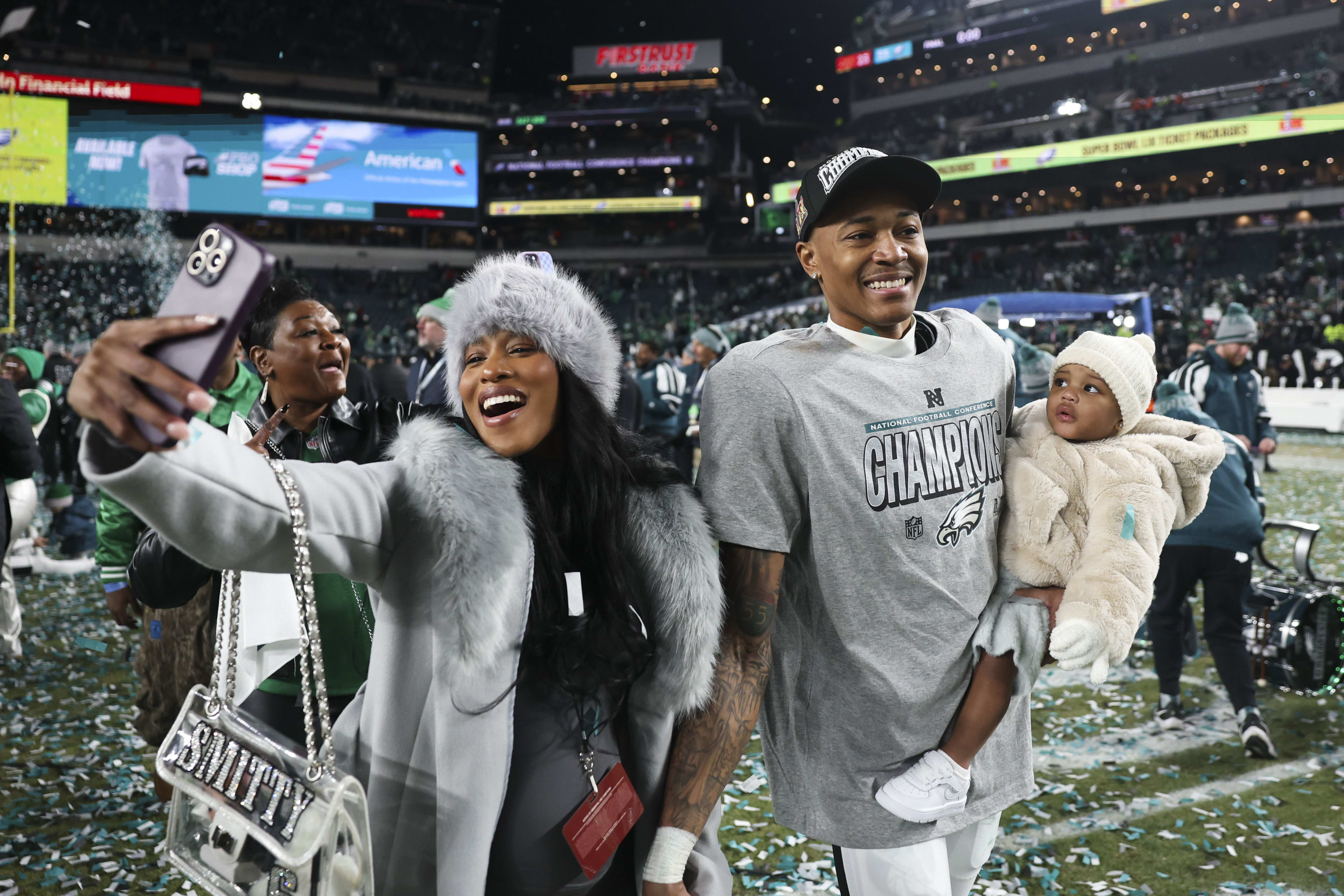 DeVonta Smith's Longtime Girlfriend Turning Heads During Eagles' Super Bowl  Run - The Spun