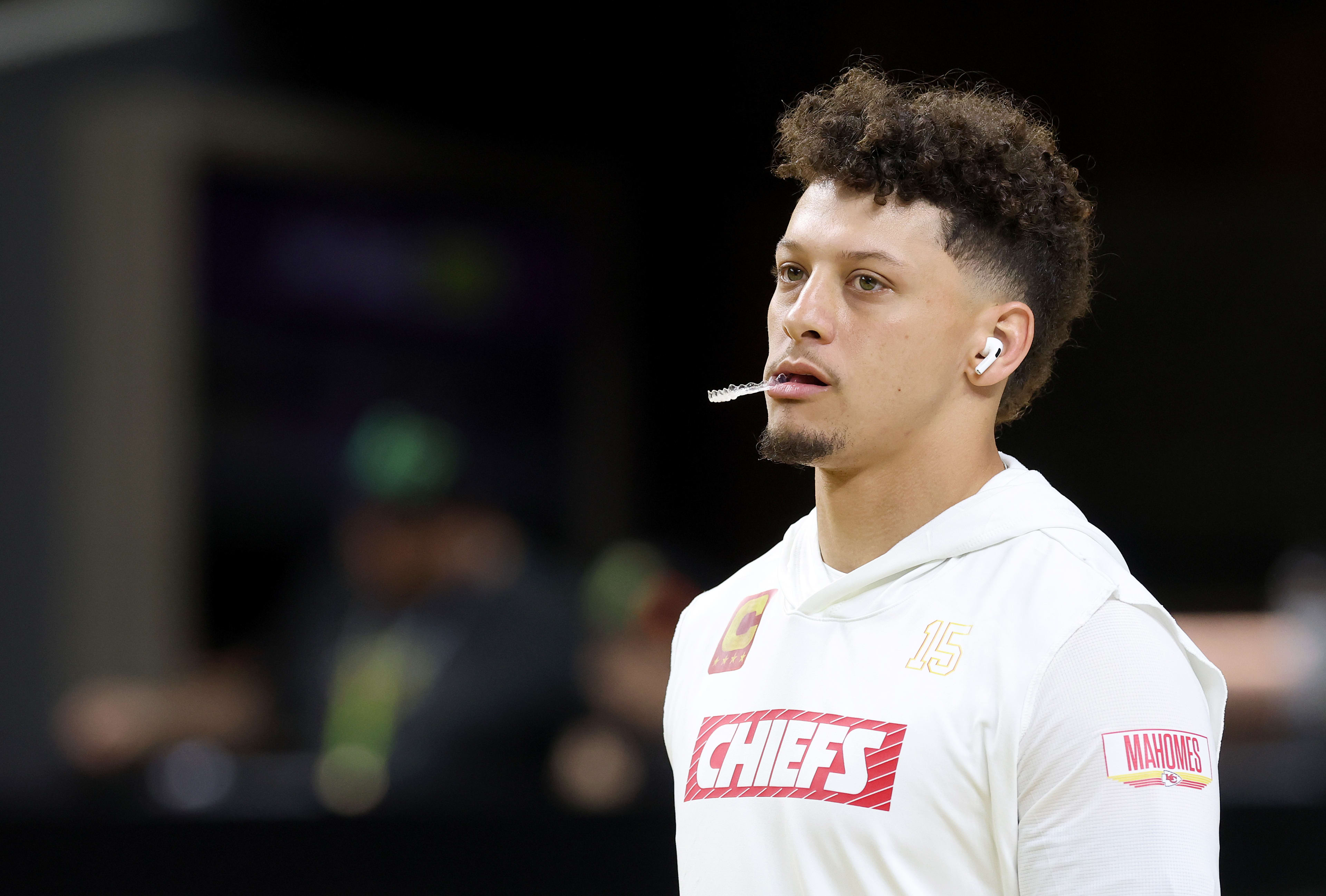 Patrick Mahomes Has 1-Word Reaction To Shedeur Sanders Going Undrafted On  Friday - The Spun