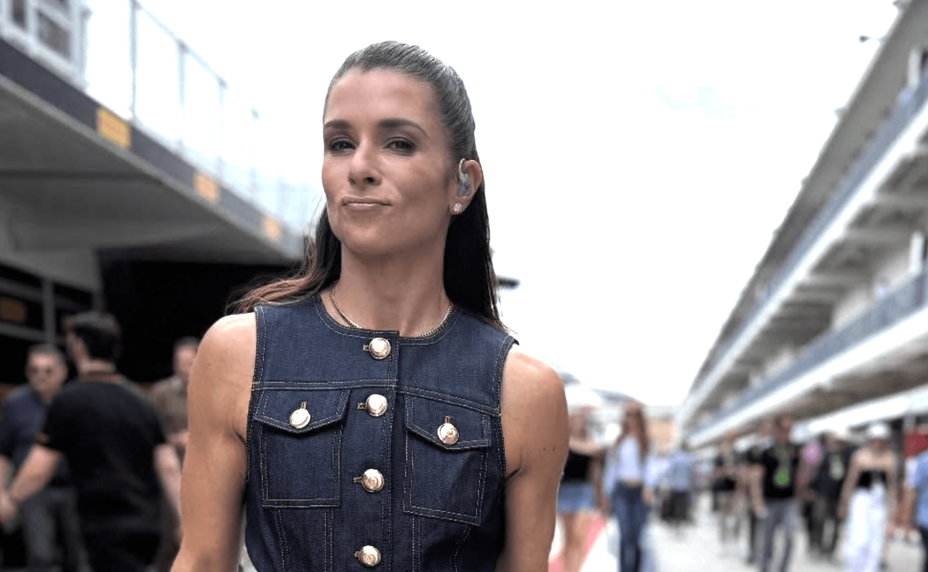 Danica Patrick's Outfit At U.S. Formula 1 Race Draws Attention - The Spun