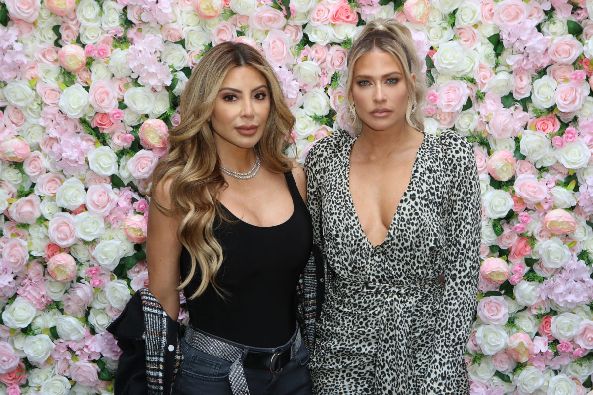 Larsa Pippen ja Barbie Blank tapahtuman ulkopuolella.